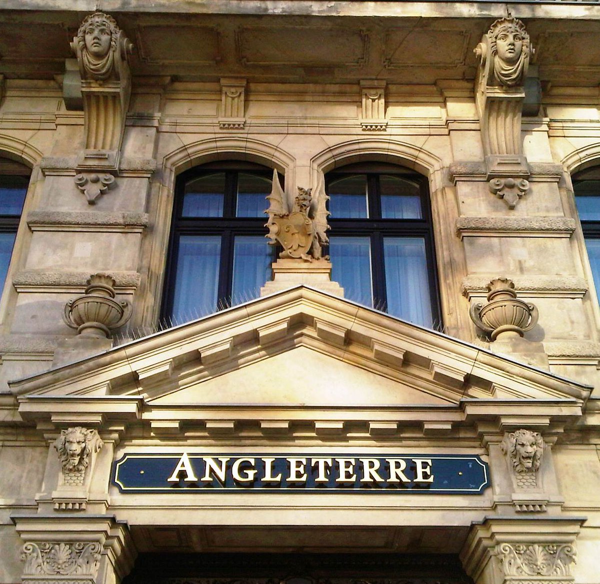 NumaStays's tweet photo. 🔥 NUMA Arc – iconic former hotel "Angleterre" – opens in Berlin's top location Friedrichstrasse ● 158 apartments, largest NUMA property ● another iconic location in #NUMA's European portfolio

▶︎ Mediakit (GER) w/ press images:
https://t.co/wlF6ztAn1p

#smarthotel #numastays https://t.co/bYHjLtx3Wq
