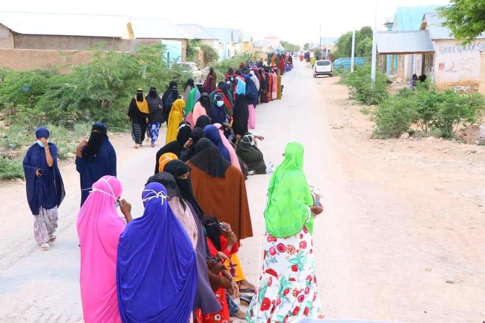 PECPuntland's tweet photo. #OnThisDay in 2021: Thousands of people in the districts of #Qardho, #Eyl and #Ufeyn were queued in long lines to exercise their constitutional rights and vote🗳️for their local councils, the first ever #1P1V election in #Puntland. https://t.co/PiFpdAVY5r
