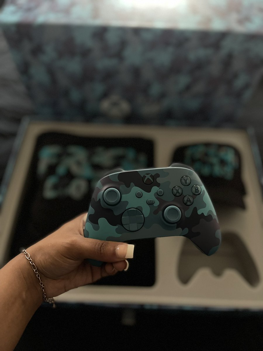 tiannamercedes's tweet photo. The Mineral Camo Special Edition controller is here ! 😍

Huge thank you to my friends over at XBOX for this amazing @xboxuk x @freshegokid care package💙

Get your controller now ! https://t.co/2TB3hQZr9D 
Limited edition set: https://t.co/RsyWt3CZfI https://t.co/MPVnpcMKKT