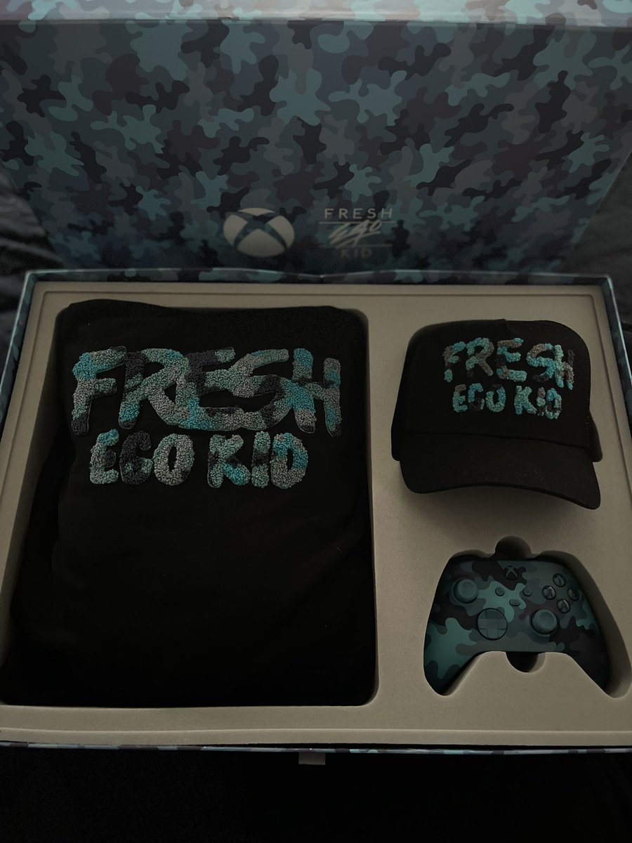 tiannamercedes's tweet photo. The Mineral Camo Special Edition controller is here ! 😍

Huge thank you to my friends over at XBOX for this amazing @xboxuk x @freshegokid care package💙

Get your controller now ! https://t.co/2TB3hQZr9D 
Limited edition set: https://t.co/RsyWt3CZfI https://t.co/MPVnpcMKKT