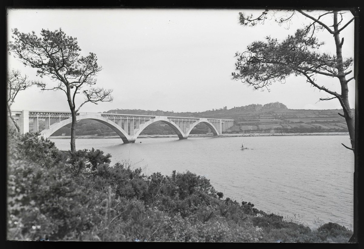 Cim_Beton's tweet photo. [#PATRIMOINE] Découvrir le #pont #Albert-Loupe, conçu par #EugèneFreyssinet, et revivez un chantier de #génie_civil extraordinaire de l'âge d'or du #béton_armé ➡️ #ConstructionModerne : https://t.co/XRRUEIRp11

@EqiomGroupeCRH | @HDCement_France | @LafargeFrance | @GroupeVicat | https://t.co/cVmgdHrG5c