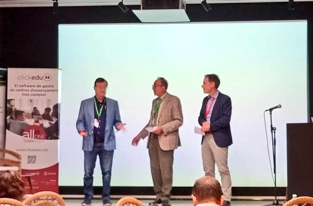 Clickedu's tweet photo. Agraïment als assistents de part del Dr. @peremarques, Eusebi Graners, de @Qualiteasy , i Daniël van Meer, de #Clickedu . Ha estat un gran matí a @OnaLlibres ! https://t.co/JCXR6eWh6i