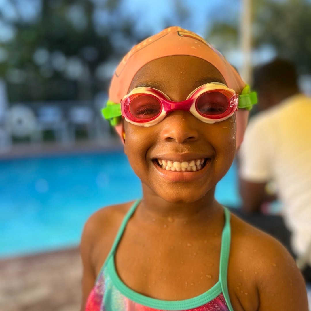 FrogglezGoggles's tweet image. We asked Olympian @ElvisVB to make a signature pattern for Frogglez Goggles. He created a vivid tropical print that showcases the natural beauty of his native Bahamas and each strap comes with Elvis' signature! Pair with your choice of 4  eyepieces for your custom set.