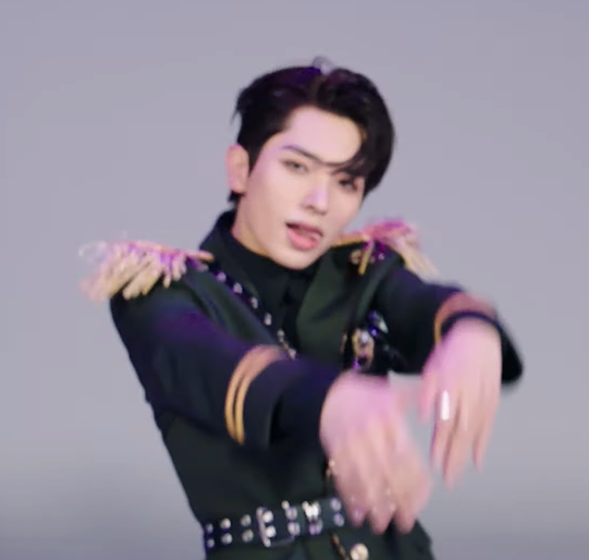 dailyryujunmin's tweet photo. BRO HOW CAN I CALM THE F DOWN?!?? https://t.co/IOtgwYvQHF