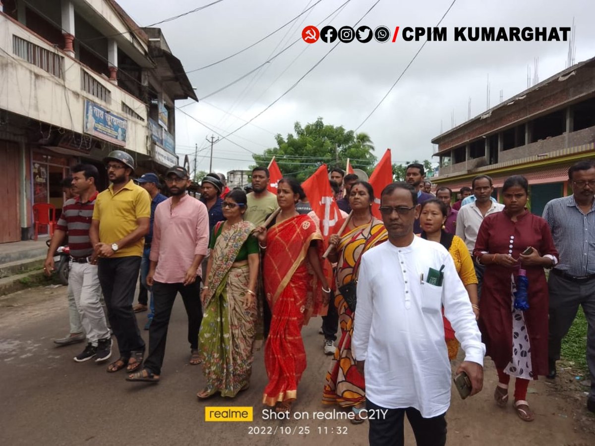 Cpimkgt's tweet photo. নাবালিকা গণধর্ষণের ঘটনায় অভিযুক্ত মন্ত্রীপুত্রকে গ্রেপ্তারের দাবিতে সোচ্চার হতেই গতকাল ২৪ অক্টোবর রাতে CPIM ফটিকরায় অঞ্চল কার্যালয়ে বিজেপি দুর্বৃত্তদের হামলা, ভাঙচুর। প্রতিবাদে আজ সকালে ফটিকরায়ে লালঝাণ্ডার বিক্ষোভ মিছিল সভা।
@TripuraCPIM @Surajit24839702 @SKumarghat https://t.co/Y4OYcwj3g3