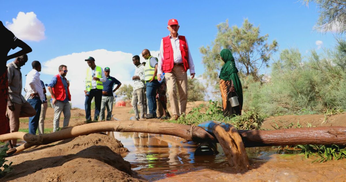 AecidEtiopia's tweet photo. D. Manuel Salazar, Embajador de @EmbSpainAddis, junto al Coordinador General de @CooperacionESP visitan la ciudad de Godey (Somali) donde @AECID_es impulsa diversos proyectos para enfrentar el #CambioClimático y la #InseguridadAlimentaria https://t.co/pbW2iXmzNb