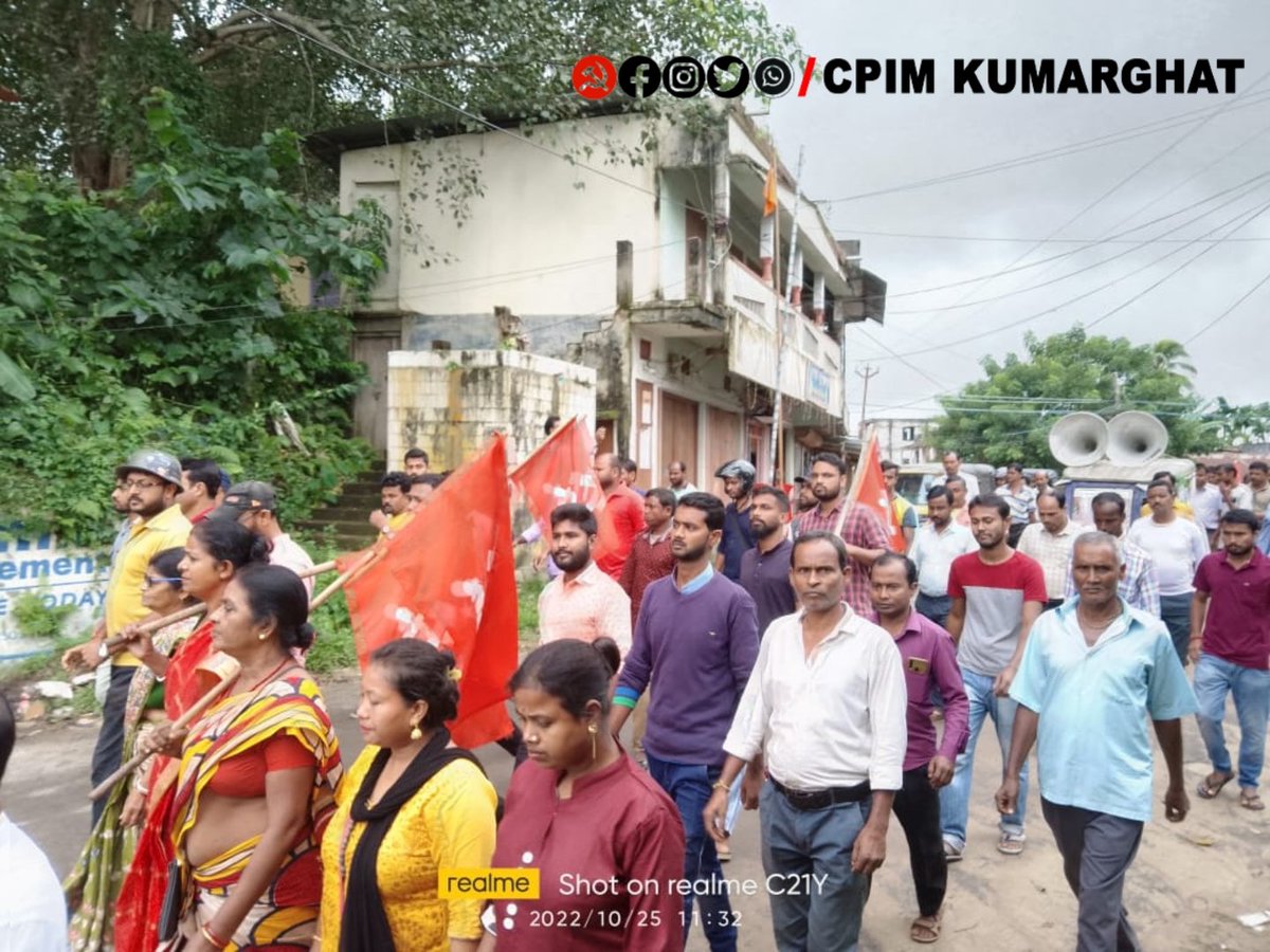 Cpimkgt's tweet photo. নাবালিকা গণধর্ষণের ঘটনায় অভিযুক্ত মন্ত্রীপুত্রকে গ্রেপ্তারের দাবিতে সোচ্চার হতেই গতকাল ২৪ অক্টোবর রাতে CPIM ফটিকরায় অঞ্চল কার্যালয়ে বিজেপি দুর্বৃত্তদের হামলা, ভাঙচুর। প্রতিবাদে আজ সকালে ফটিকরায়ে লালঝাণ্ডার বিক্ষোভ মিছিল সভা।
@TripuraCPIM @Surajit24839702 @SKumarghat https://t.co/Y4OYcwj3g3
