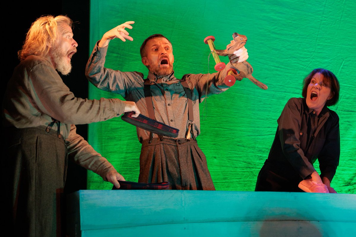 DISCLAIMER: No live animals were harmed in the making of #LittleManfred. 🐕 We can't promise the same for wooden ones though. 💥

@PolkaTheatre 22-30 Oct

polkatheatre.com/event/little-m…

<a href="/SoldiersArtsA/">Soldiers’ Arts Academy</a> #SoldiersArtsAcademy #PolkaTheatre #MichaelMorpurgo #WarHorse #WarHorse40 #AdamWittek