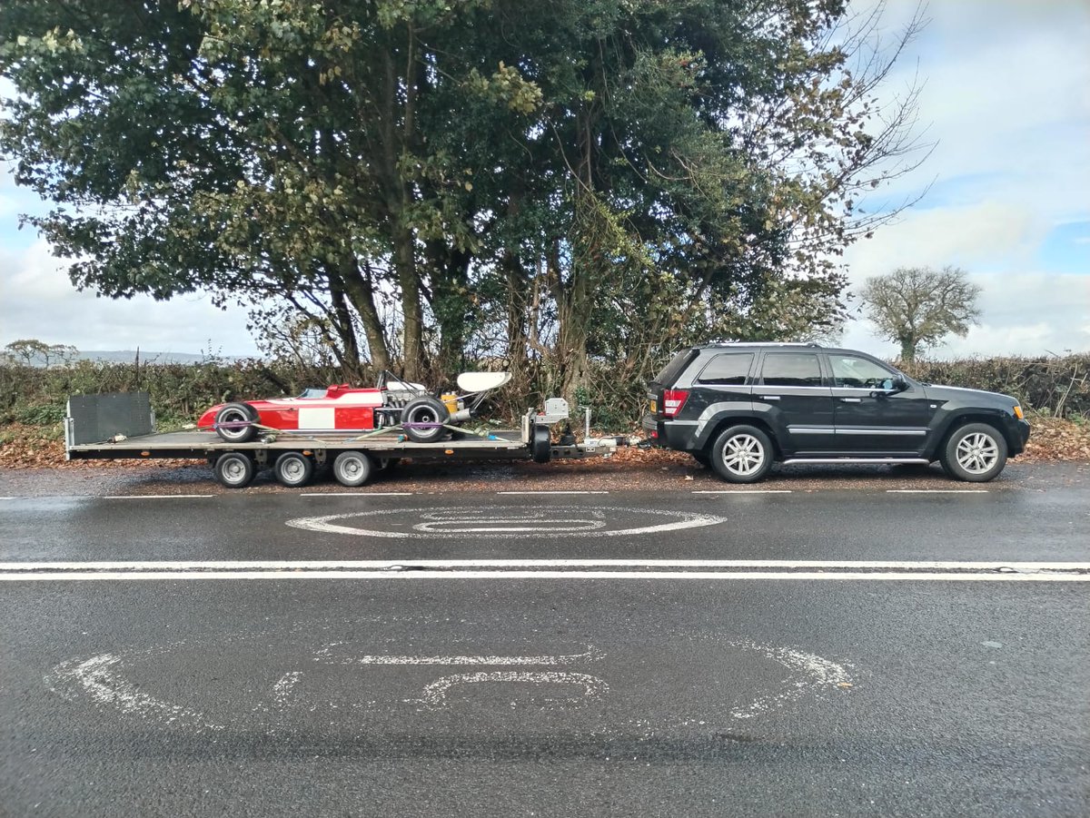 BridgeClassics's tweet image. 🏎️ When was the last time you saw a formula 2 car up close? 🏎️

We are currently transporting a Chevron F2 car from Exeter to our workshop in Woodbridge, Suffolk.

If you see us on the road, (if it's safe for you to take one, a picture would be great too!)

#ClassicCarSpotting