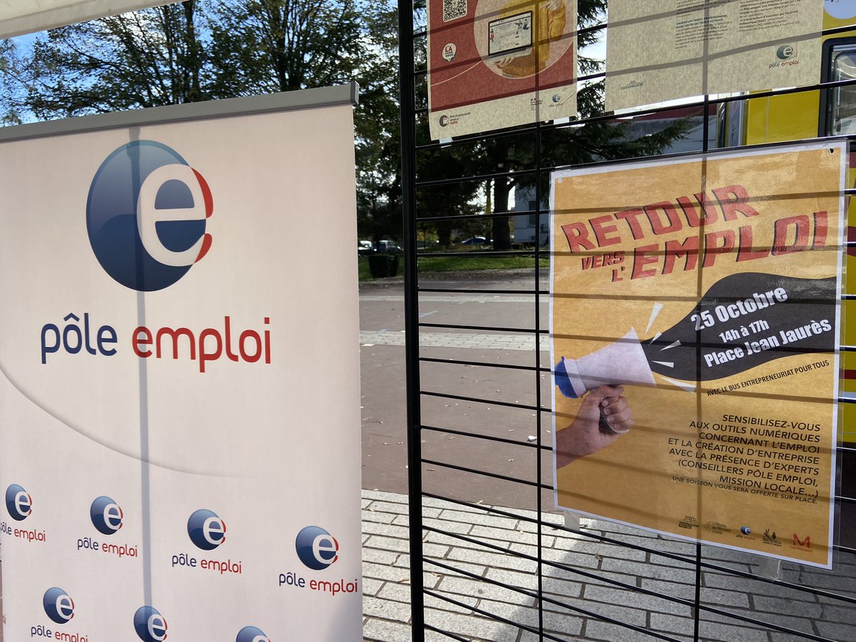 REVELSverine's tweet photo. 1ere édition du retour vers l’emploi à @VilledeMaromme avec @Poleemploi_Ndie Maromme, @lamissionlocale,@IncubaStreet,@allinclclusive bravo à tous pour cette action qui vise à accompagner au plus prêt nos publics communs https://t.co/buK5J7fK17