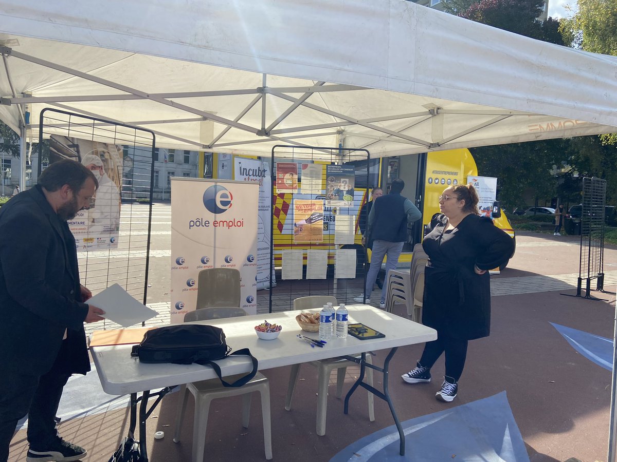 REVELSverine's tweet photo. 1ere édition du retour vers l’emploi à @VilledeMaromme avec @Poleemploi_Ndie Maromme, @lamissionlocale,@IncubaStreet,@allinclclusive bravo à tous pour cette action qui vise à accompagner au plus prêt nos publics communs https://t.co/buK5J7fK17