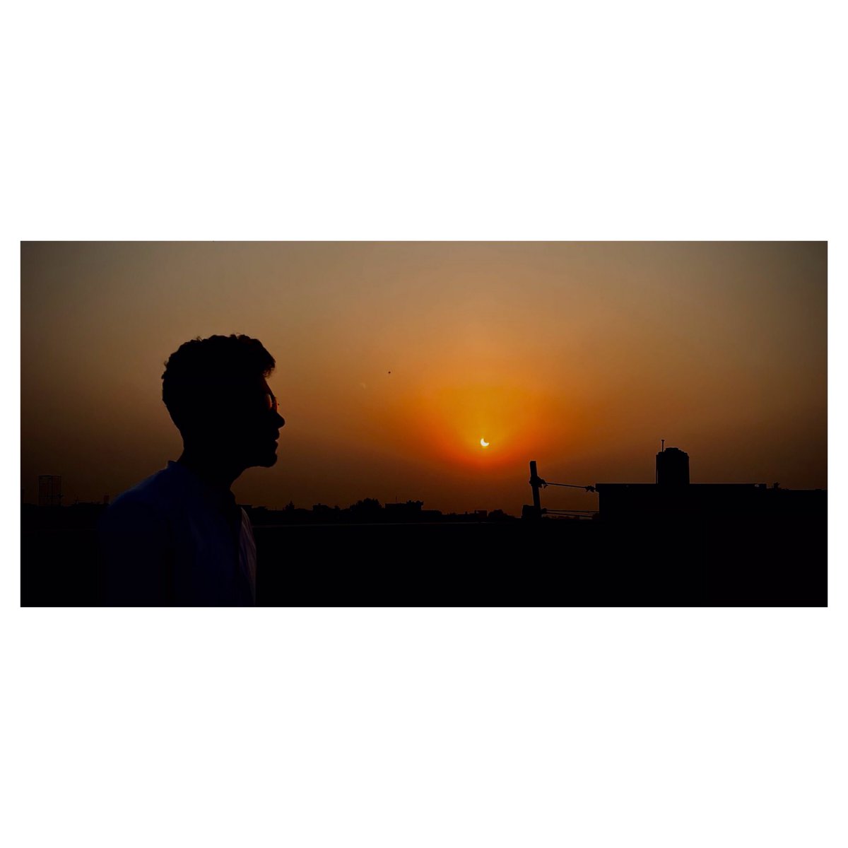 ballisays's tweet photo. #SolarEclipse2022 #WhatsApp https://t.co/zh4Uav4fPT