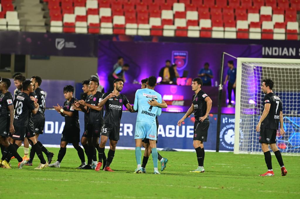 Sarangi_Shubham's tweet photo. Felt great to be back at Kalinga after 2 long years. We really missed our fans at the stands the last two seasons. But what a night we had yesterday! Brilliant team effort and come back to get the important 3 points. https://t.co/JXkFviXs8y