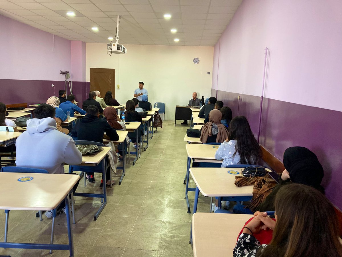 SSBMYO1's tweet photo. TRT Haber Kurgu Şefi Selahattin Ceylan, mezunu olduğu Radyo ve Televizyon Programcılığı Programı’nı ziyaret ederek öğrencilere kurgunun temel ilkeleri hakkında bir sunum gerçekleştirdi. https://t.co/crnb9UNr74