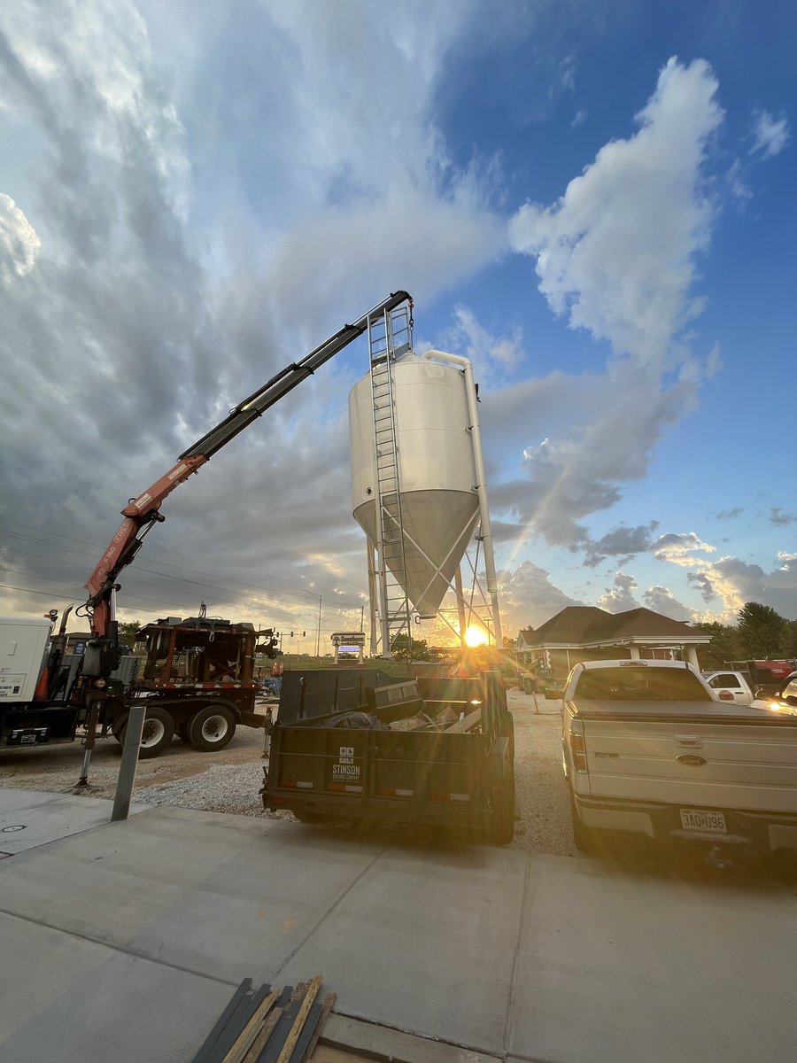 4by4Fremont's tweet photo. Our grain silo was delivered a couple weeks ago and we were in awe of it!! 😍 This will hold 2-Row Base Malt which is the base we use most when we brew and will be supplied directly into our mill room.
*Watch for videos soon*
#getexcited #2row #2rowbasemalt #silo #grainsilo https://t.co/yZ8jd5ijdU