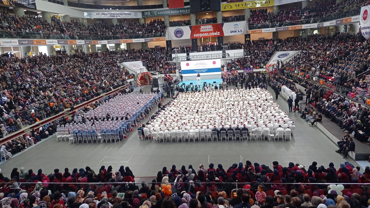 Elci93Elci's tweet photo. #kayseri #hafızlık #icaze
Masaallah barekaallah https://t.co/BNcWXizfSA