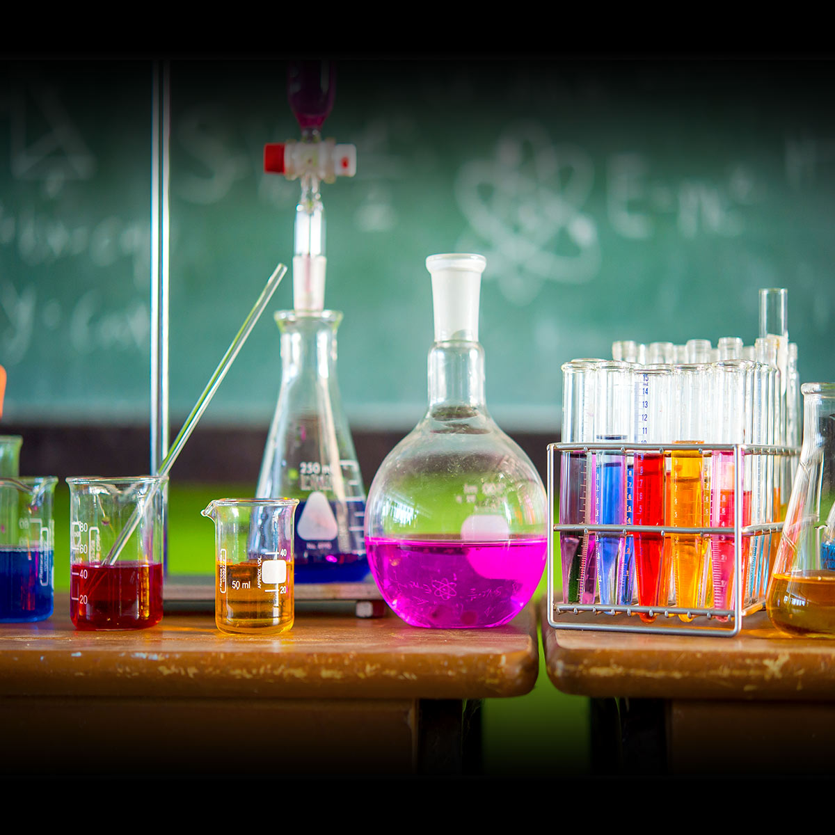 chayito09's tweet photo. La química y nuestro día a día.

Todos hemos escuchado diferentes frases que contienen esa palabra que tanto asusta: química. “Ese producto no es bueno porque contiene químicos”, “lo orgánico (química) es mejor”, y muchas más. Me temo que hoy nos vamos a decepcionar,
1/ https://t.co/ZA2umINlQ5