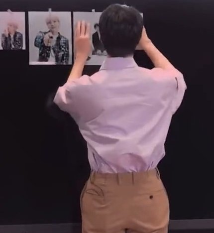 namujjinie's tweet photo. Shirt on or shirt off? https://t.co/NZJdAIpPNZ