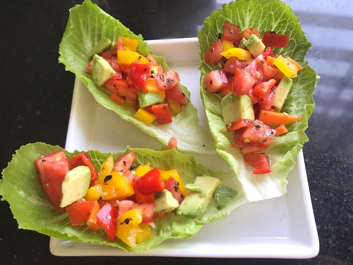 LechugaSnack's tweet photo. #Salading con mayúsculas con lechuga snack y el pimiento dulce @SweetPalermo_es. Elaborado por @YolandaGranados 💚 Así de sencillo y apetitoso. #Ñamñamñam https://t.co/zf0LJBHS4V