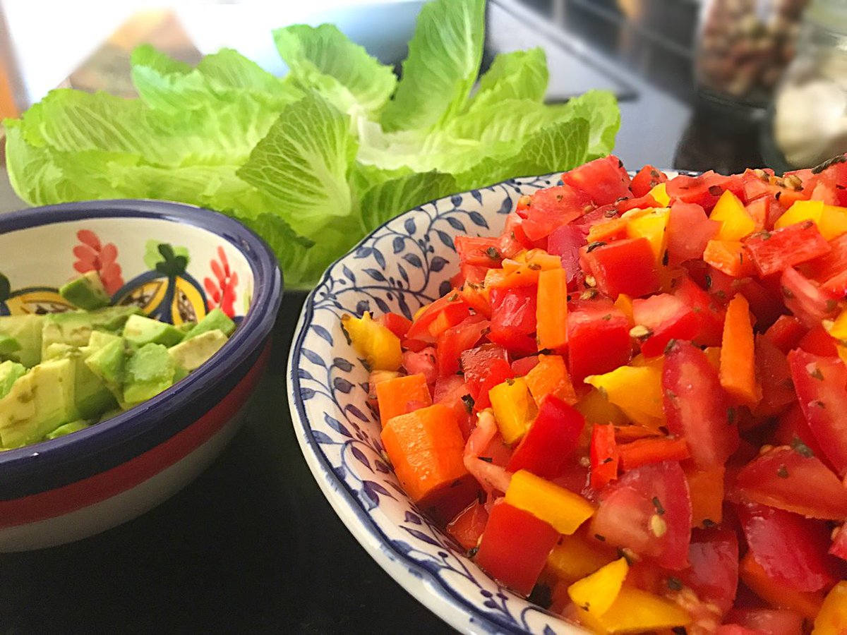 LechugaSnack's tweet photo. #Salading con mayúsculas con lechuga snack y el pimiento dulce @SweetPalermo_es. Elaborado por @YolandaGranados 💚 Así de sencillo y apetitoso. #Ñamñamñam https://t.co/zf0LJBHS4V
