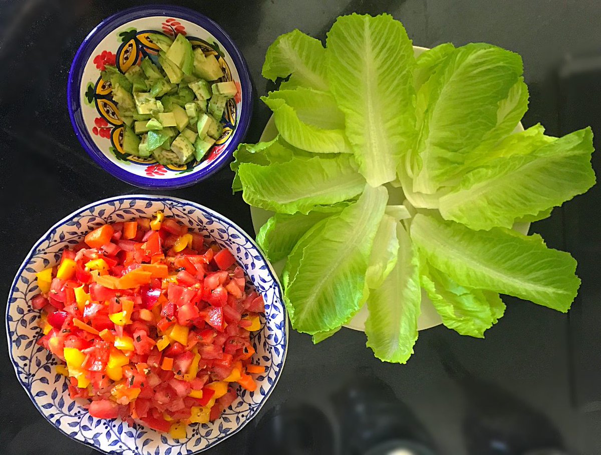 LechugaSnack's tweet photo. #Salading con mayúsculas con lechuga snack y el pimiento dulce @SweetPalermo_es. Elaborado por @YolandaGranados 💚 Así de sencillo y apetitoso. #Ñamñamñam https://t.co/zf0LJBHS4V