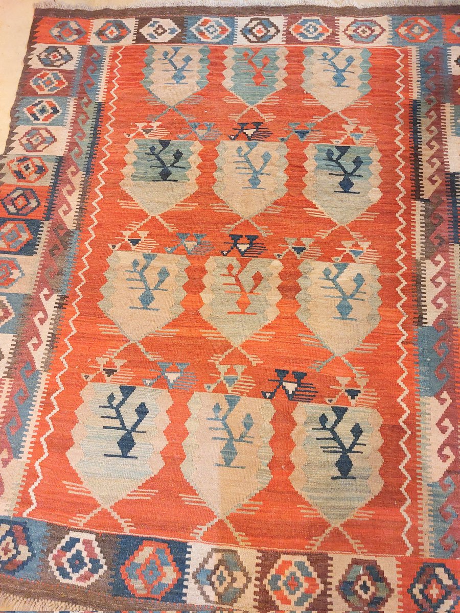 eversleybarn's tweet photo. #rugsforsale #vintagerugs #antiquerugs #Kilims #carpets #judismithantiques #eversleybarnantiques https://t.co/jB41AyAeJE