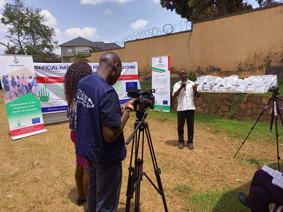 NAFOPHANU's tweet photo. Pictorial Update: Official Handover Ceremony of Food to PLHIV in Kampala.
Thanks to @AKF_EA @EuropeanUnion12
#AKFCOVIDproject https://t.co/JGDDImmP80