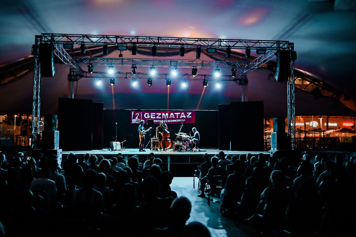 PortoAnticoGe's tweet photo. Un breve video di un’estate lunghissima: grazie ai 57.000 spettatori che hanno animato, sera dopo sera, Porto Antico #EstateSpettacolo22! Un piccolo estratto di 3 mesi di #musica, #teatro, #comicità: 
https://t.co/RoJ5bCOcfm https://t.co/EsUBf2Dkit