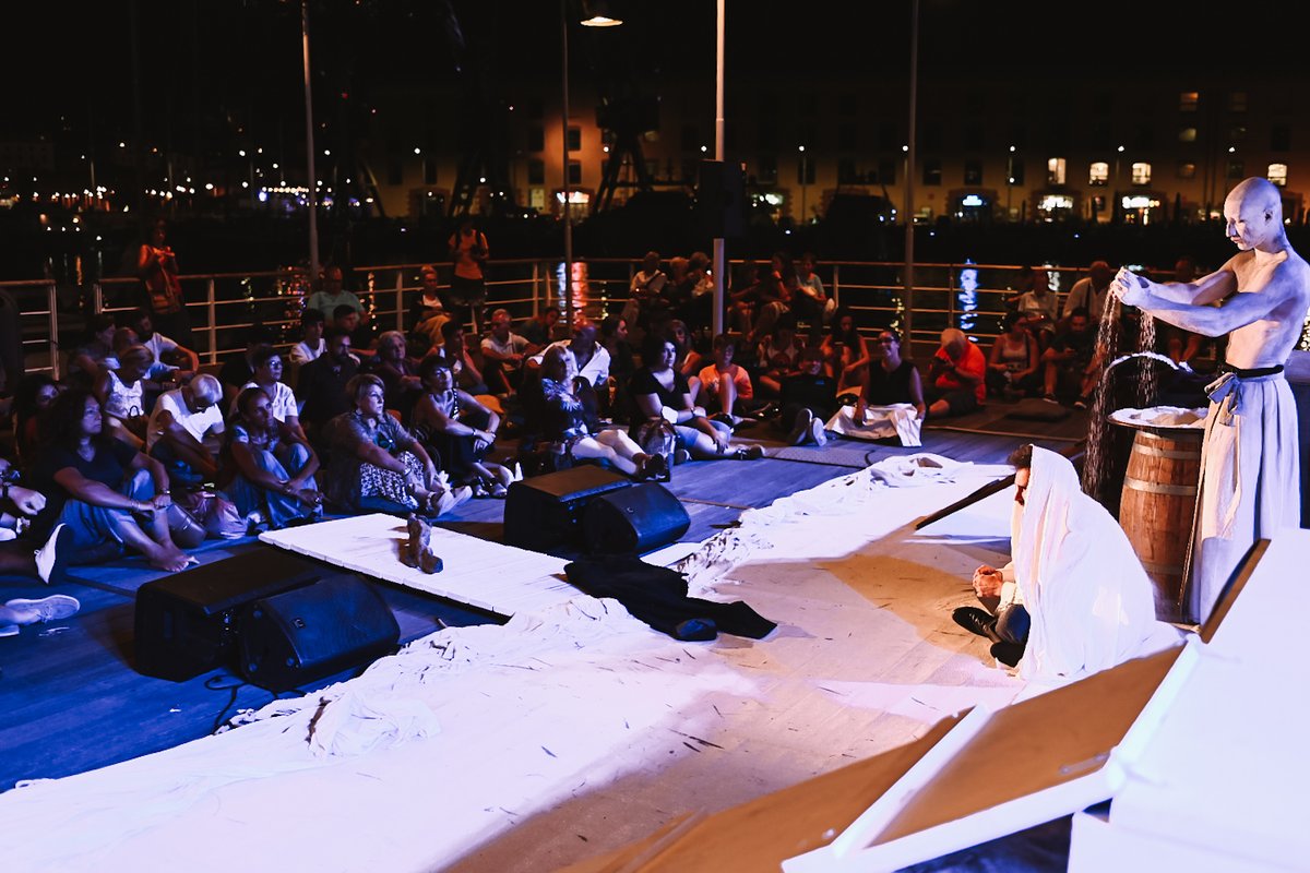 Un breve video di un’estate lunghissima: grazie ai 57.000 spettatori che hanno animato, sera dopo sera, Porto Antico #EstateSpettacolo22! Un piccolo estratto di 3 mesi di #musica, #teatro, #comicità: 
youtube.com/watch?v=8T1Ayb…