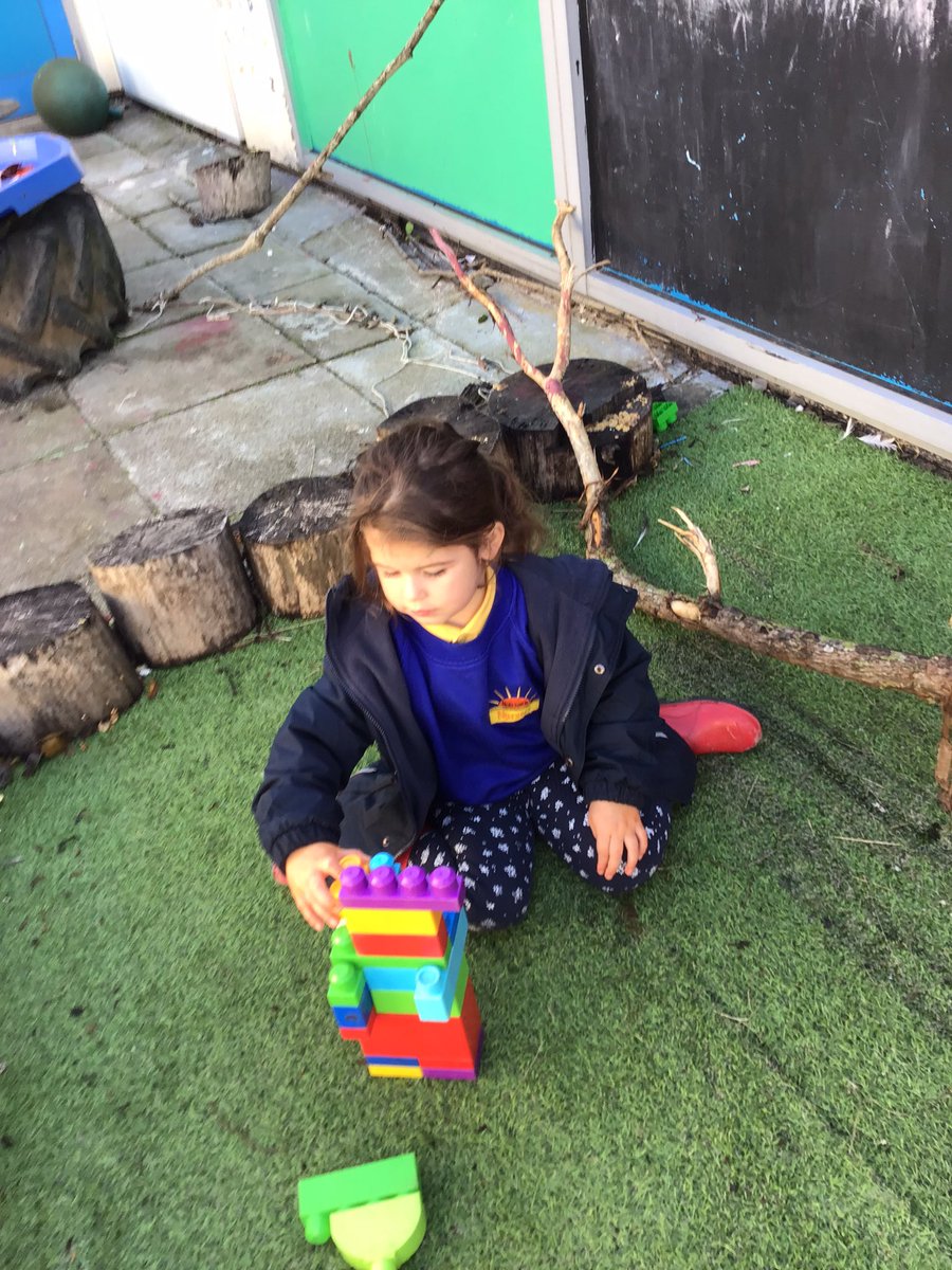 HolytownNC's tweet image. H was being creative and using her imagination to build a robot . #usingourimagination #problemsolving