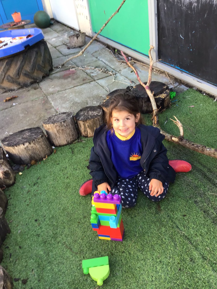 HolytownNC's tweet image. H was being creative and using her imagination to build a robot . #usingourimagination #problemsolving