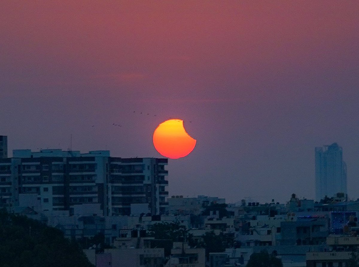 shashant19's tweet photo. Solar eclipse in Bangalore https://t.co/CAPIvJ9I0f