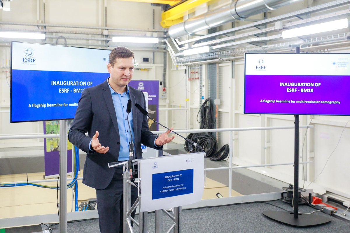 esrfsynchrotron's tweet photo. Great honour to welcome @BraFDP and @BMBF_Bund representatives for a visit of @esrfsynchrotron and the inauguration of BM18, the world-unique beamline for multiresolution tomography #industry #bioimaging #EUscience 
🇩🇪🇪🇺🇫🇷
In presence of @GFioni https://t.co/XcupbHHrDT