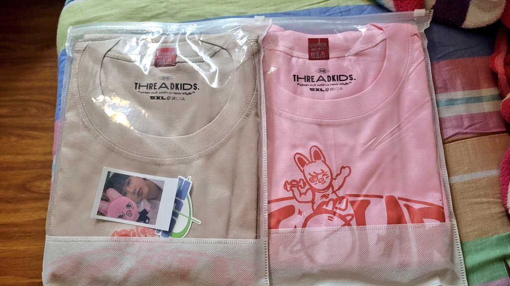bogosipeotle's tweet photo. << MANGO FEEDBACK >>
my cute Dwaekki Seolar shirts @by_threadkids are here!! They're so comfy and the print is impressive. Thank you so much for these!!
#tkzfeedbacks https://t.co/Yf35topy13