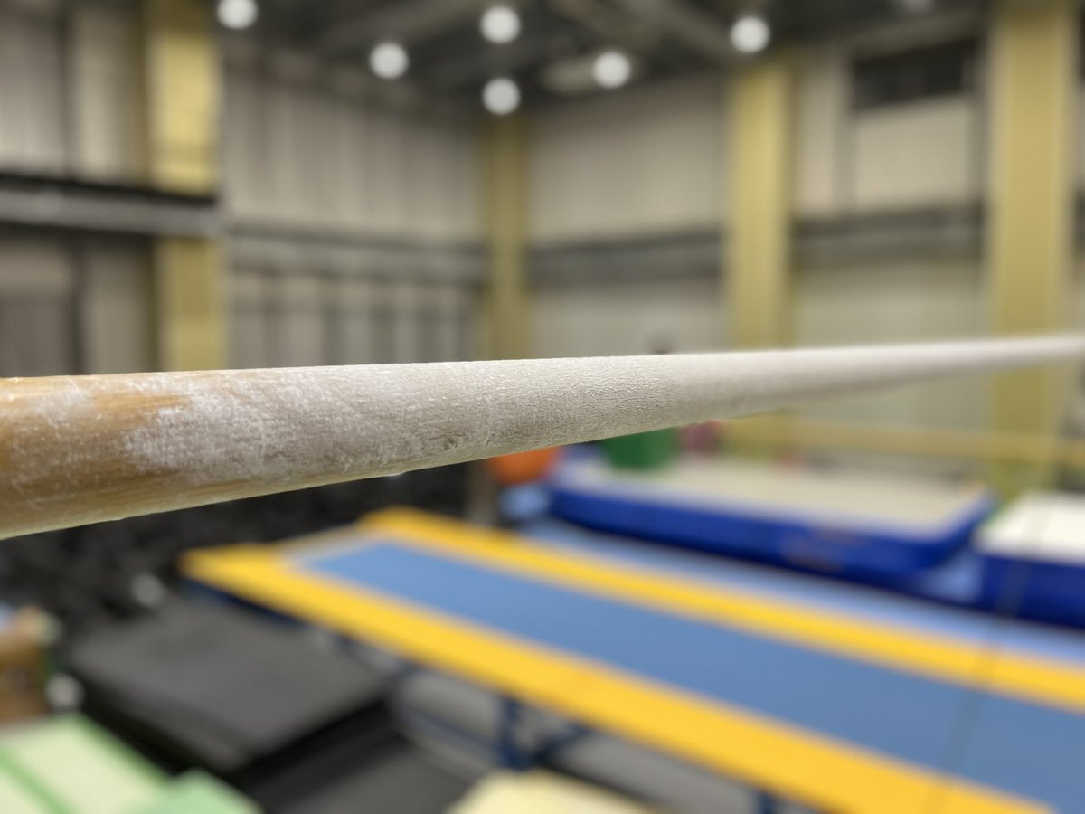 Cart_Gym_Swim's tweet photo. 体操選手は、滑り止めの為に炭酸マグネシウムを使います！

そして、段違い平行棒は、鉄棒と違い木製のバーで出来ています☝️

#米田功体操クラブ
#金沢八景
#女子選手
#段違い平行棒 https://t.co/GqcmxD131H