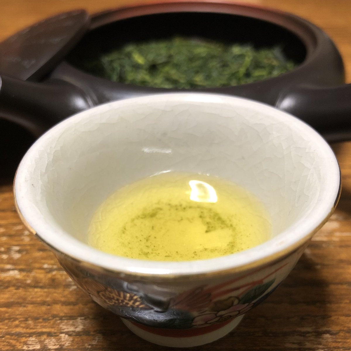 いつもの量の茶葉🍃

いつもの半分のお湯♨️

いつもの茶器🫖へ仕込みながら仕上がりを待つ🧎‍♂️

いつもの量の半分に仕上がった初煎､､､そして超凝縮系✨💪🍵✨

＃茶好連
＃伊勢茶玉露
↓最後の一滴💧を絞るのに時間⏳を掛けて､､､美味しくいただきます🤤🍵