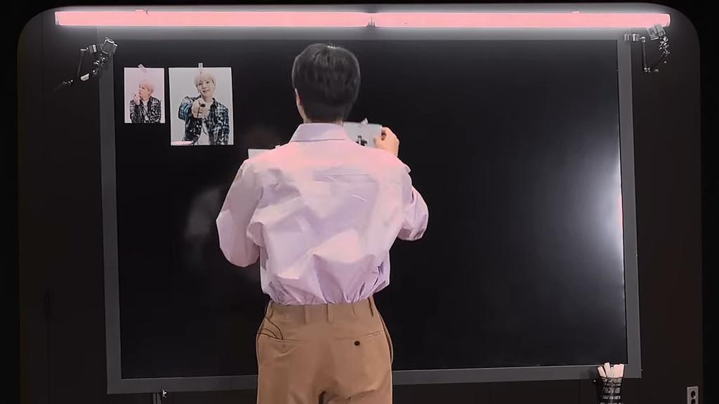 kiss_seven7's tweet photo. 🐿️: ¡Realmente eres tan guapo!
🐹: Ayy hyung siempre ha sido guapo
🐿: Sé que hyung siempre es guapo, pero de todas (las fotos de) Jin hyung que he visto hasta ahora, ¡aquí es donde te ves más guapo!
🐹: Muy bien, si tanto te gusta, pongámoslo aquí. https://t.co/lOujCk7aXx