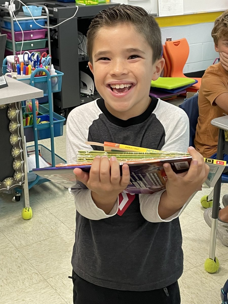 SheridanMBS's tweet photo. #bookboxday these kids are super excited to get new books! @MBS_Pride @MsCiaglia https://t.co/kqc3GqlxP0