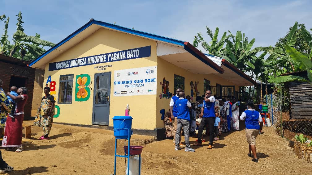 CrsRwanda's tweet photo. Under the ongoing #nutrition campaign aiming to raise awareness on nutrition, sensitization of communities to  access ECD services, and fighting stunting in @Nyamasheke, a Nurturing Care Hub rehabilitated by #GikuriroKuriBose, a program funded by @USAIDRwanda was launched. https://t.co/6ol0UalxHv