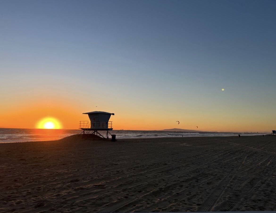 LisaSoCal1's tweet photo. Yesterday’s sunset #HuntingtonBeach #Tower14 https://t.co/WbVagFbkDp