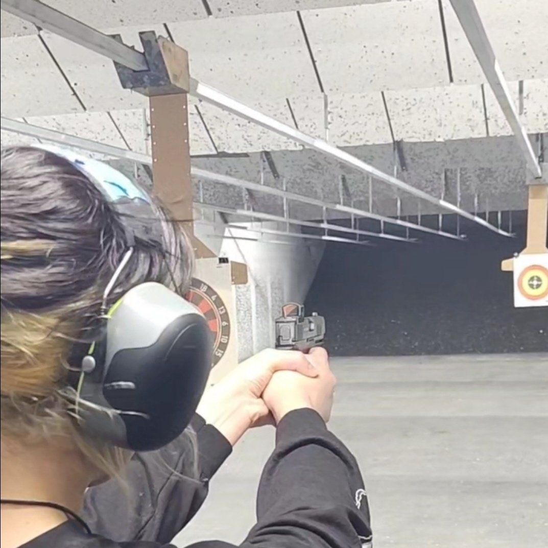 xavier_alsina's tweet photo. 🔫 👧 https://t.co/5KZznNIgSf