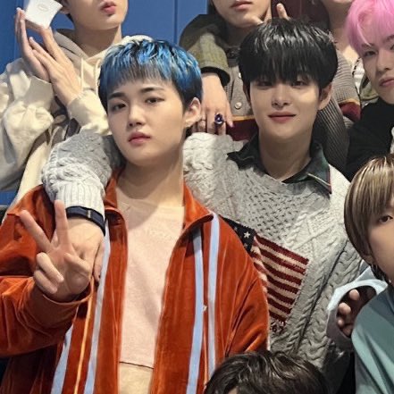 greenhee_'s tweet photo. 훈영 연상이 어깨동무하는 게 너무 좋음 https://t.co/rRkt8xAaRv