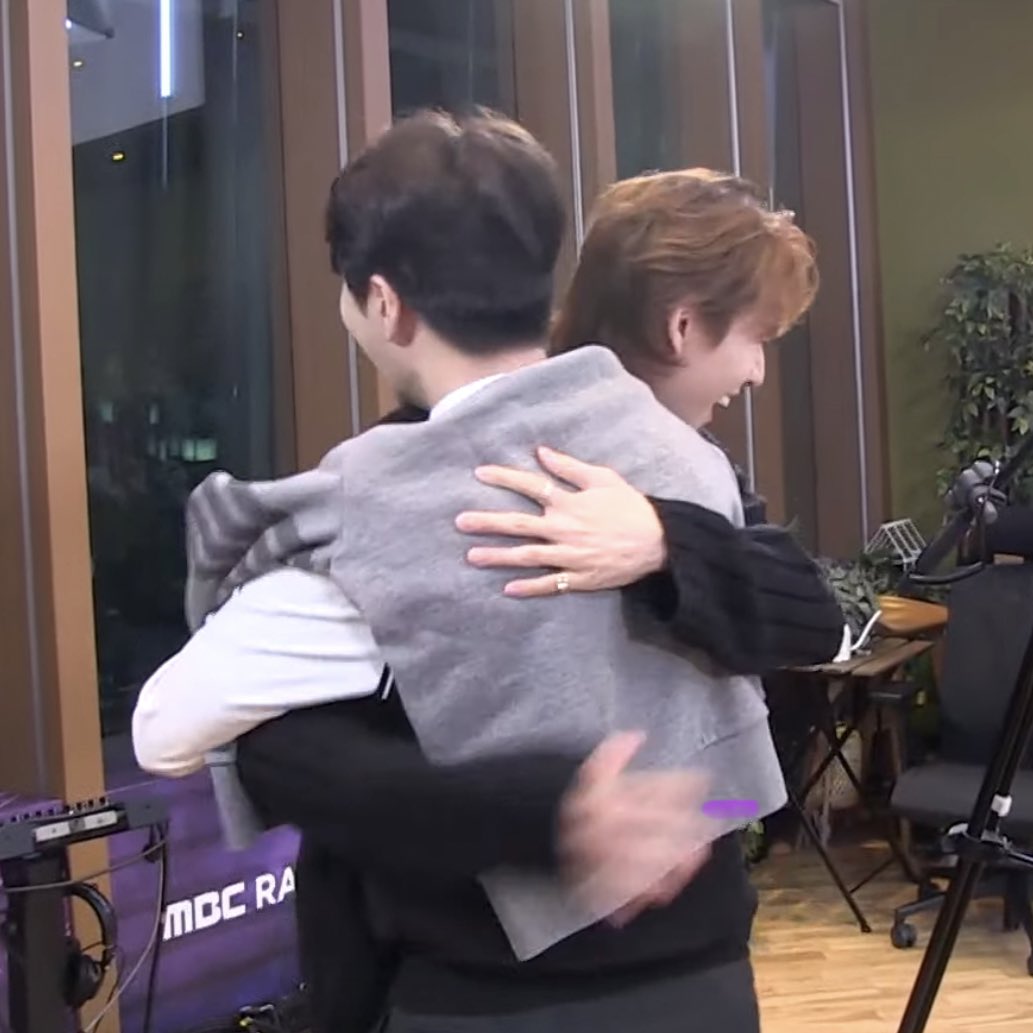 BB1a_Enjoy's tweet photo. นบบกลับล่ะ…เร็วมาก 😩😩😩
เดี๋ยวเดือนหน้ามาเล่นกับพิยองแจใหม่น๊าาา
#BamJam สนุกมาก น่ารักโฮกกกปิ้บบๆๆ 🥹🤧🙌💚✨
DJ YOUNGJAE WITH BAMBAM
#BamJae_BestFriend
#YOUNGJAE #BamBam
@GOTYJ_Ars_Vita @BamBam1A
#GOT7 @GOT7 https://t.co/pyggHVYw7S