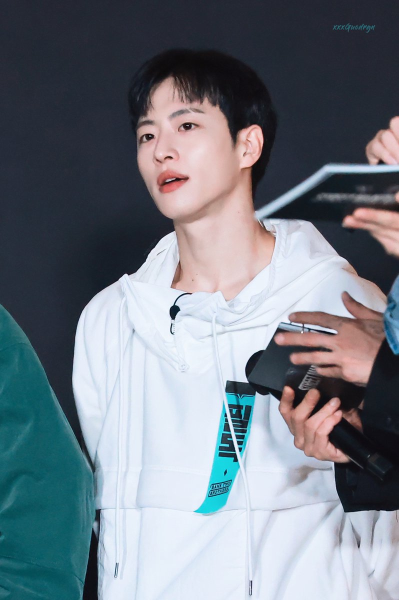 xxxguodrgn's tweet photo. 221023 SMF리스펙스테이지 HD
잘생긴 강아지~ʕ •ᴥ•ʔ~💎

@feeldog_bpnn 
#스맨파 #뱅크투브라더스 
#BankTwoBrothers 
#필독 #feeldog #SMF https://t.co/a9HwLSqvEJ
