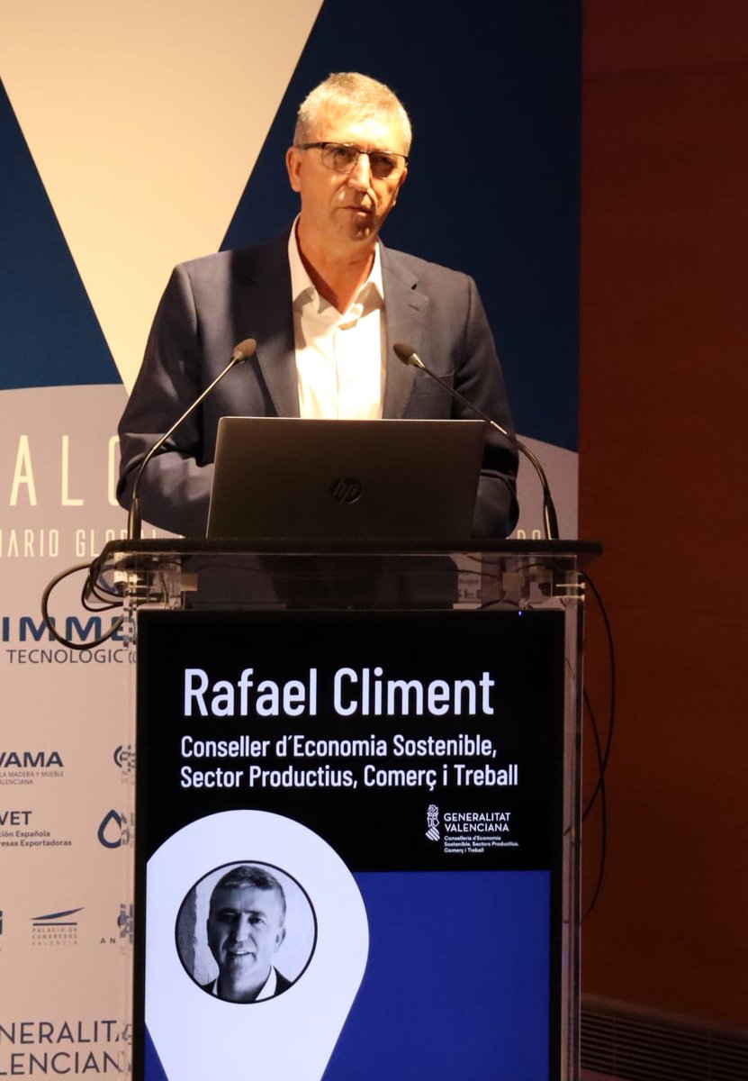 GVAinicotur's tweet photo. 🪑 El conseller @rafacliment_ tanca el @CongresoHabitat  2022 agraint l´esforç del sector i demanant una major sobirania econòmic i energètica.
 Apostem per➕ coneixement ➕innovació i ➕ digitalització per a les empreses per a aconseguir una economia sostenible y valor afegit https://t.co/egms4ulATl