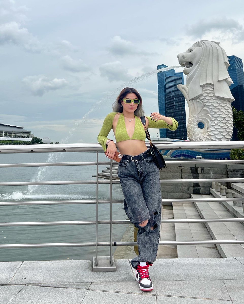 WardReinalyn's tweet photo. Meet my other Lion. RAWWR! 🦁 

#WardReinalyn #Thocseason4 #Thehouseofcollab #Walangbagosaending #Singapore #KumuCampaign https://t.co/XP4rsZ7sXK