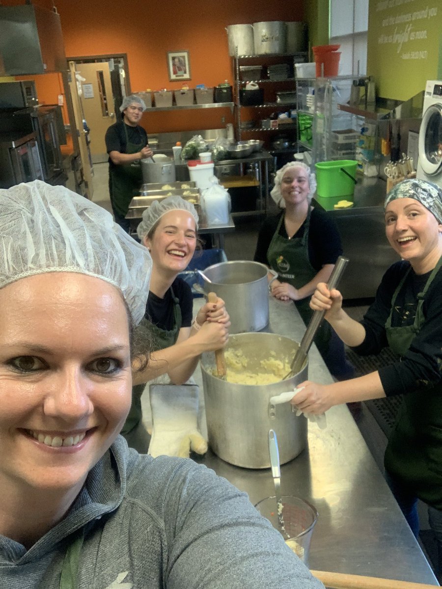 HaltonMedics207's tweet photo. Our members had a great time volunteering @kerrstmission last night. Thanks for having us 😊. https://t.co/uIXjHEchVU