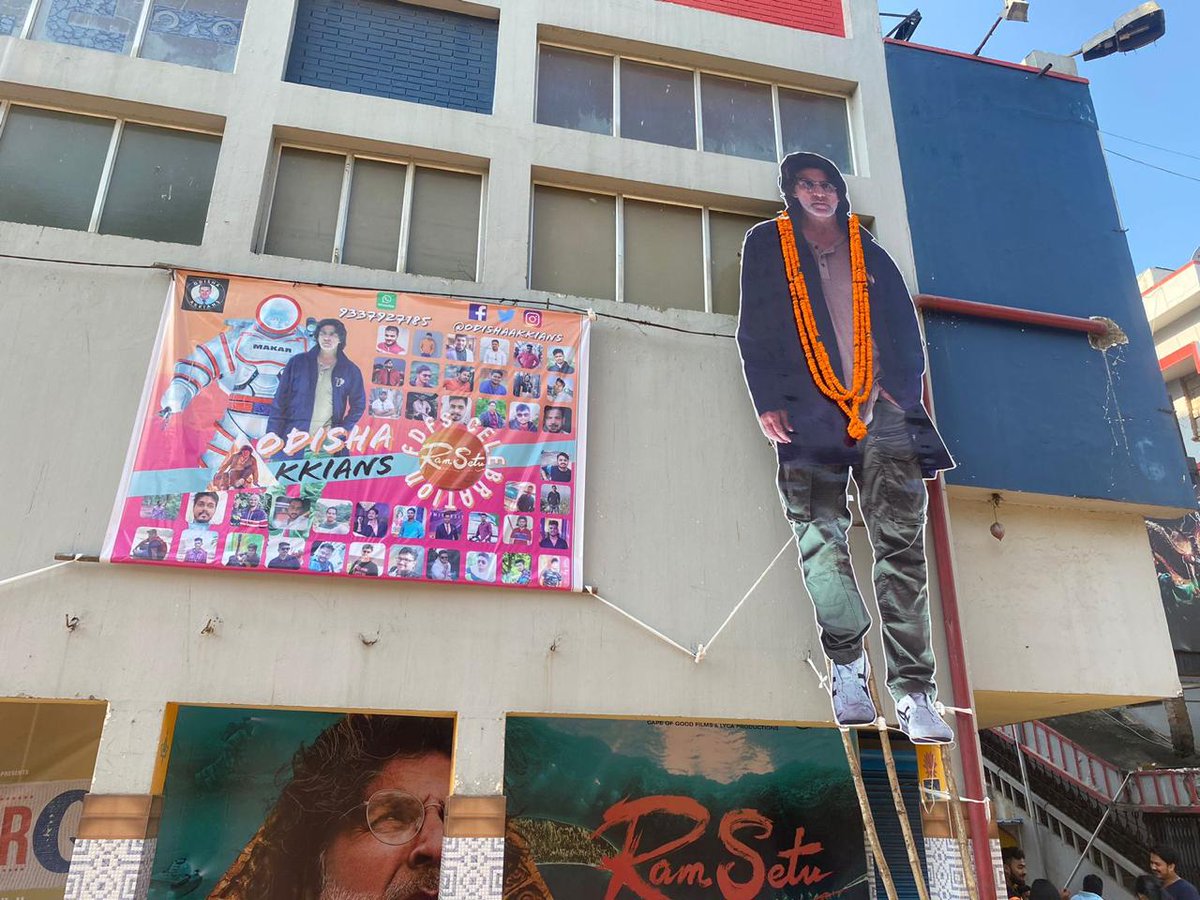 _theyashworld_'s tweet photo. This How we Celebrate Our khiladi Movie FDFS 🥳#ramsetu at @sriyaswati.cineplexx Thank you all the members of #swaticineplexx to support and Extraordinary Sound Quality and Screening
Watching @akshaykumar in Silver Screen is Phenomenal 🥰
#RamSetuFDFS
#yehdiwaliramsetuwali https://t.co/nYzBVPqLTX