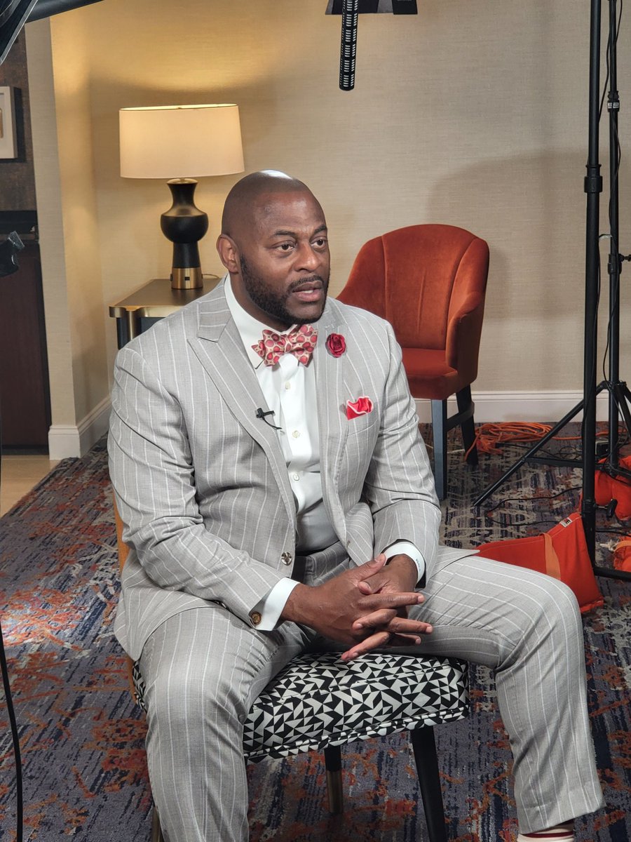 Leadership is servanthood. If you don't look at yourself as a server you'll struggle with leadership. #leadership #servanthood #administrators