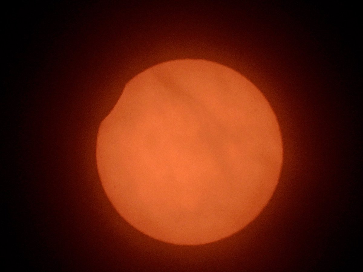 LetoIbz's tweet photo. ⁦@tiempobrasero⁩ Desde #Ibiza también pudimos sacar el pequeño mordisco en el@#eclipse solar. https://t.co/BvPlPK2jKJ